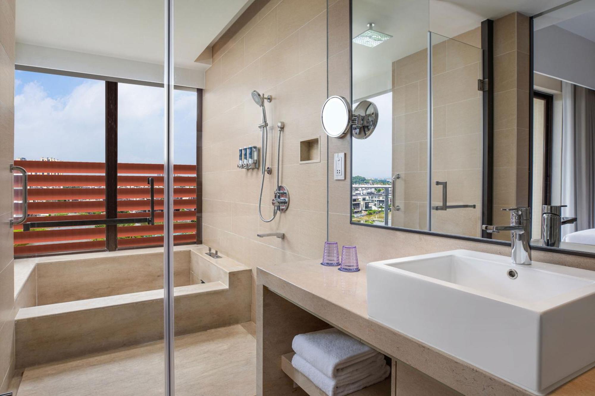 โฟร์ พอยต์ บาย เชอราตัน กวางตุ้ง เหอซาน Hotel Heshan  ภายนอก รูปภาพ