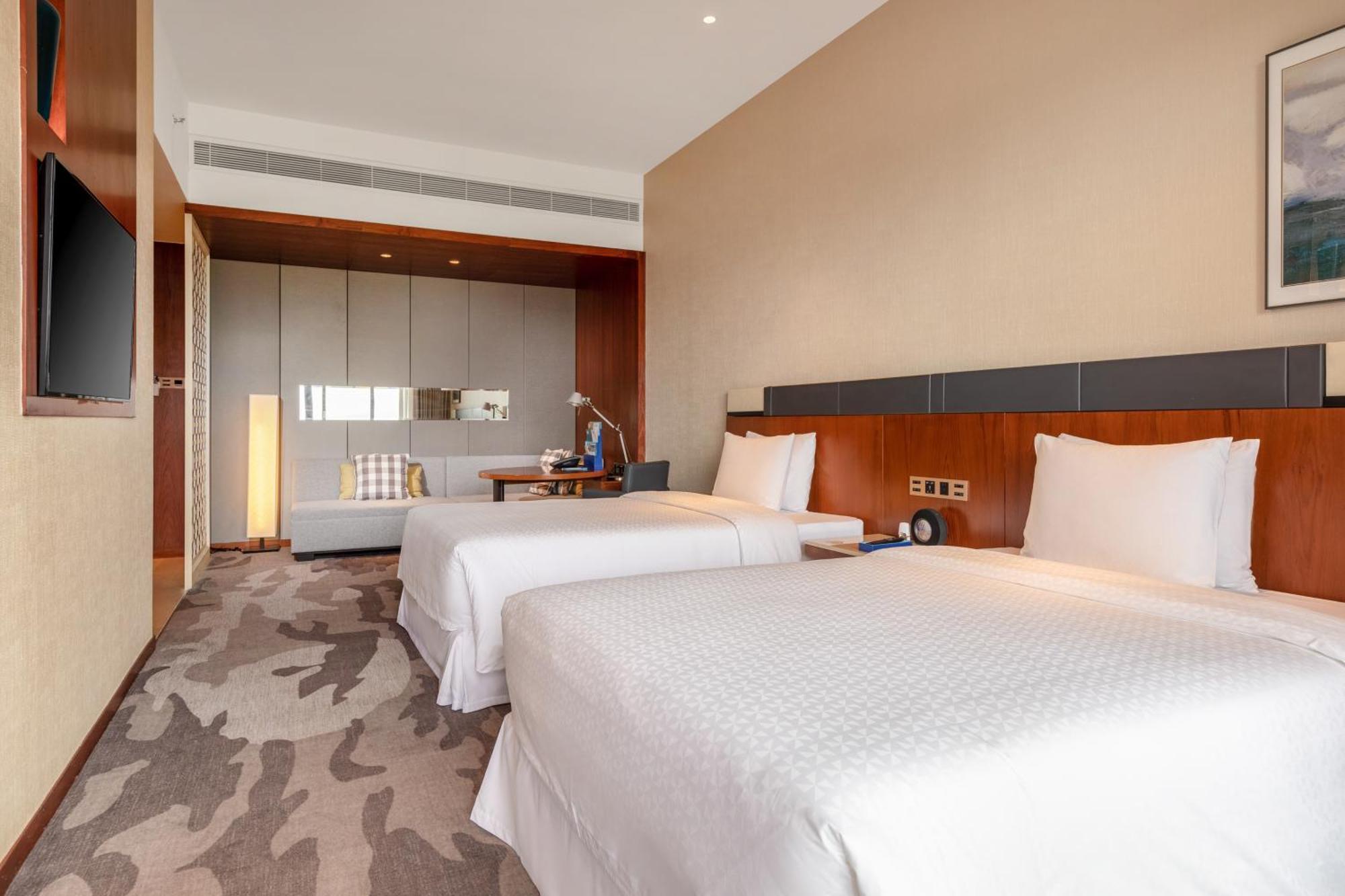 โฟร์ พอยต์ บาย เชอราตัน กวางตุ้ง เหอซาน Hotel Heshan  ภายนอก รูปภาพ